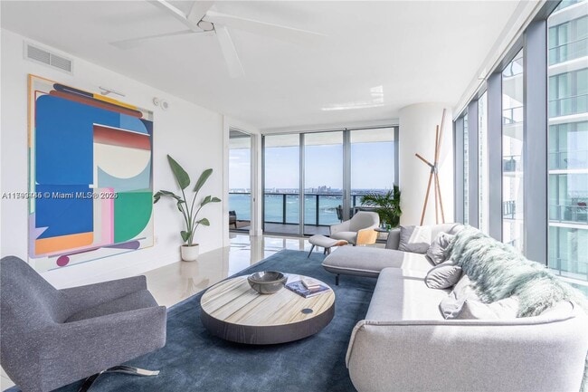 Photo - 650 NE 32nd St