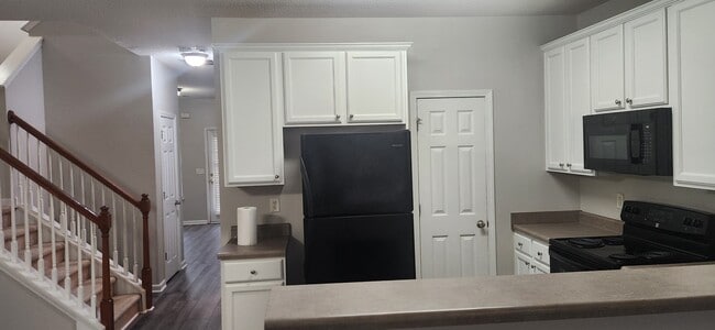 Photo - 7039 Chara Ln SW