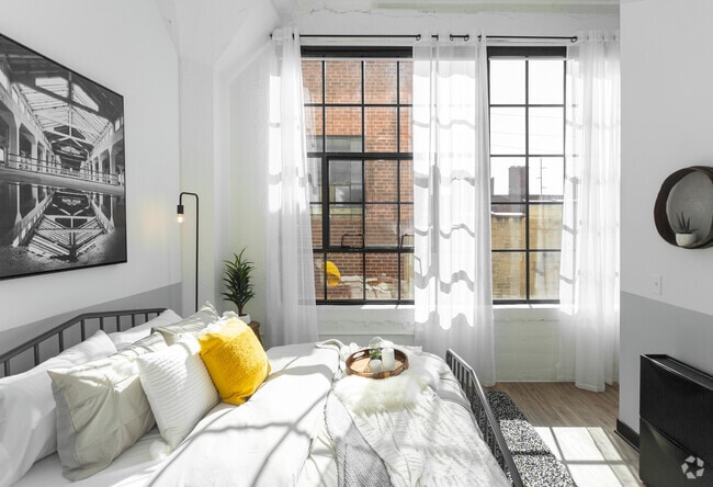 1BR, 1BA - 647 SF