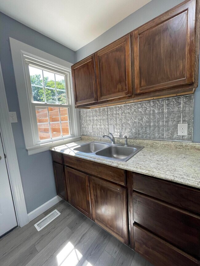 Photo - 492 Bob O Link Dr