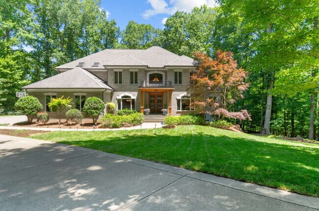 Photo - Luxurious 5-Bed Sanctuary with Scenic View...