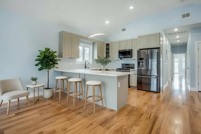 Photo - 251 Manhattan Ave Unit 2