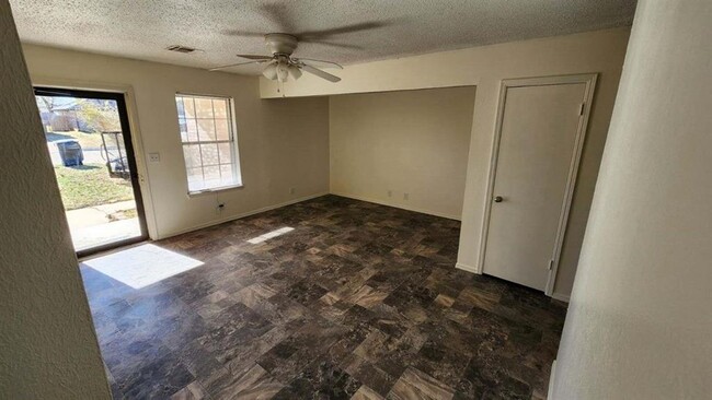 Photo - 417 E Linden Ln