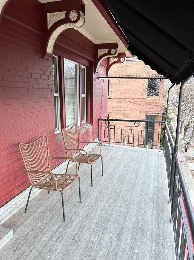 Building Photo - 251 E Broadway Unit 401