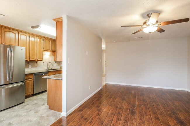 Photo - 5907 Willow Crest Dr