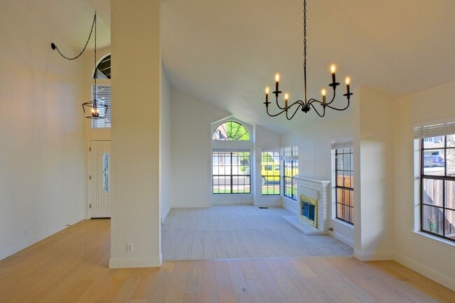 Photo - Gorgeous 3 Bedroom with office or separate...