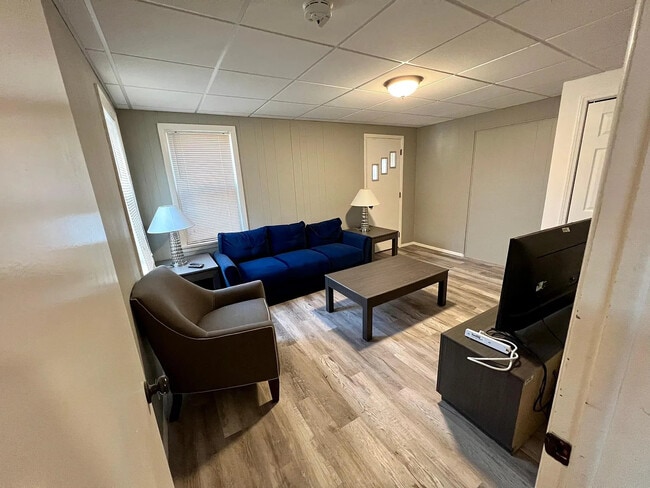 Photo - 1910 Coltman Rd Unit 3