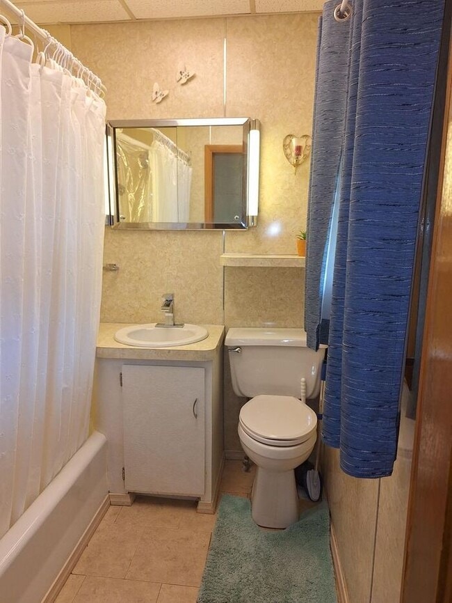 Photo - 1 Bedroom House Near Shopping, Parks and Little League Field