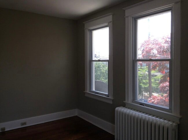 Photo - 2919 10th St NE