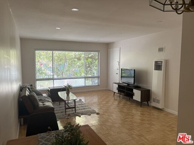 Building Photo - 828 Lincoln Blvd Unit Apt 1