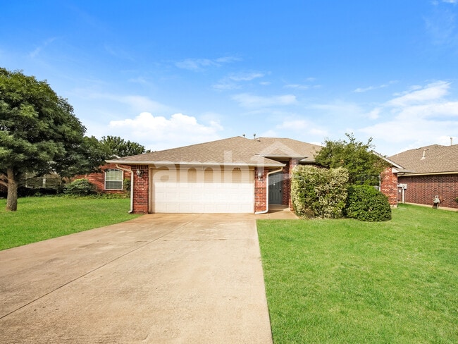 Building Photo - 4129 Queens Dr