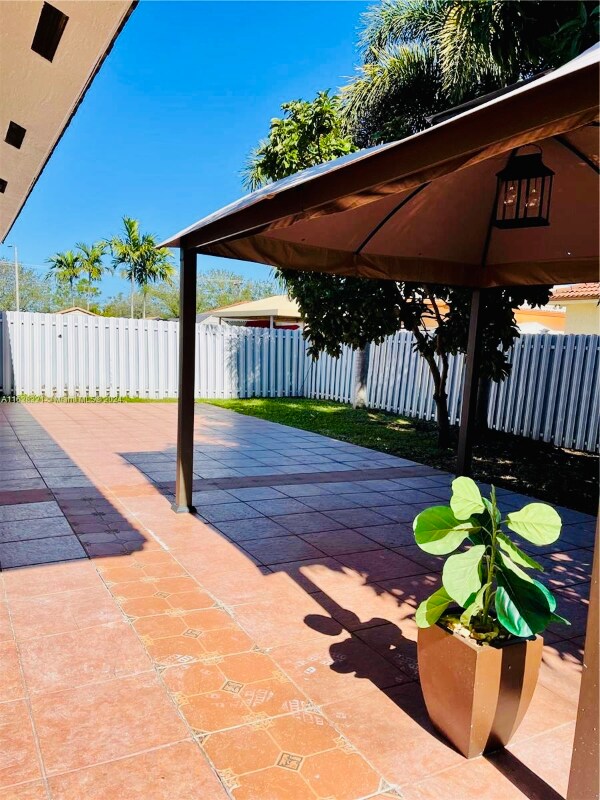 Photo - 20125 NW 78th Pl