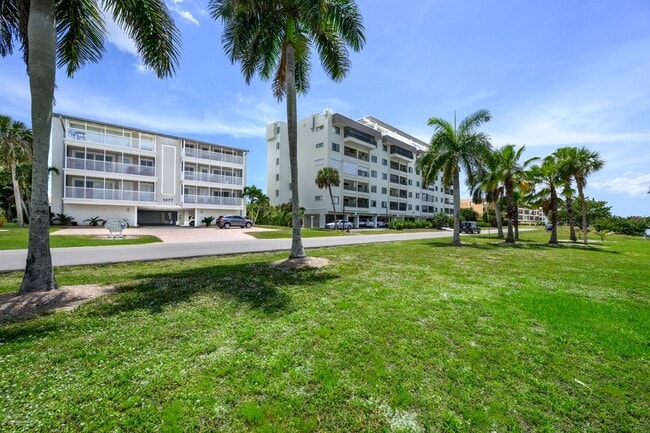 Building Photo - 1477 Park Beach Cir Unit 33