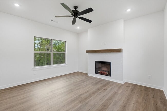Photo - 276 Kinross Dr