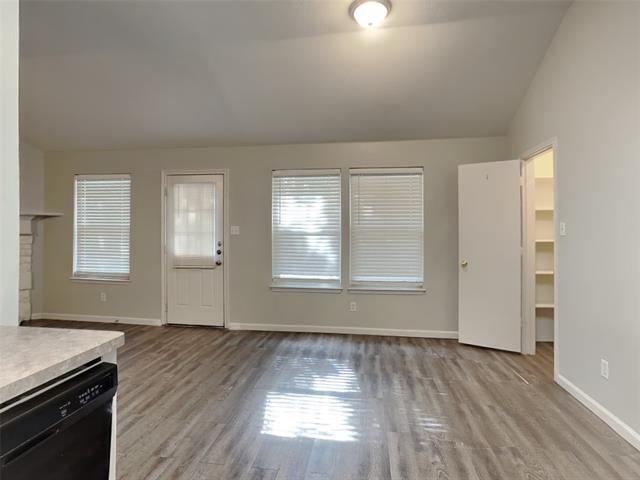 Photo - 1562 Sandhurst Dr