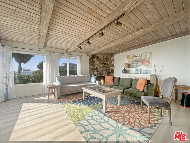 Photo - 111 Waterview St