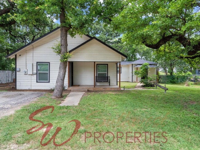 Building Photo - Fantastic 3 or 4 bedroom open and bright home!