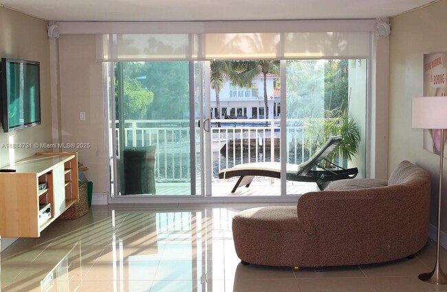 Building Photo - 9500 W Bay Harbor Dr Unit 2B