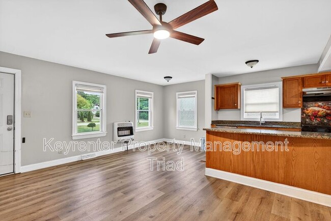 Photo - 704 E Lexington Ave