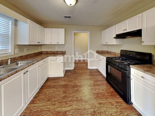 Photo - 32 Alston Ln SW