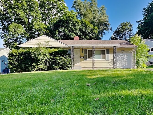 Building Photo - Charming 3-Bedroom Home with Sunroom, Fireplace & Garage in Kansas City, MO!