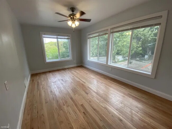 Photo - 1043 N Main St