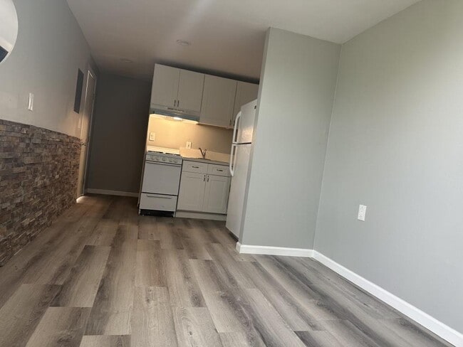 1007 Center Ave
