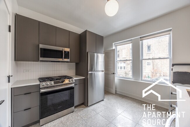 Building Photo - 3051 W Medill Ave Unit 2B Rental