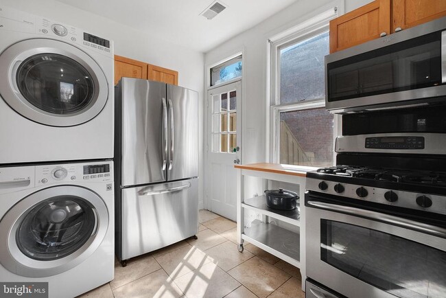 Photo - 3256 Q St NW