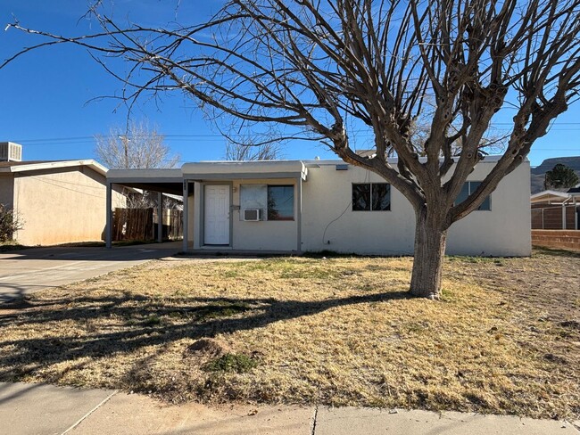 Conveniently located 3 Bedroom, 1 bath home - Conveniently located 3 Bedroom, 1 bath home