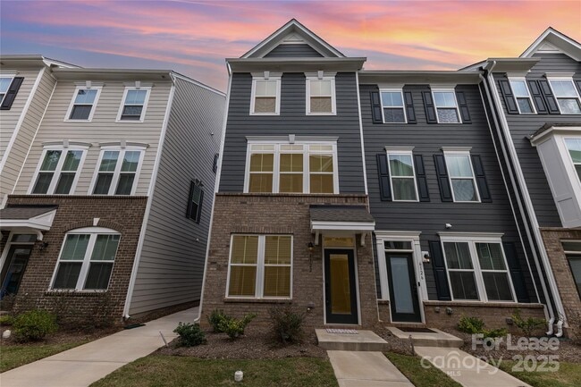 Building Photo - 6122 Cleburne Ct