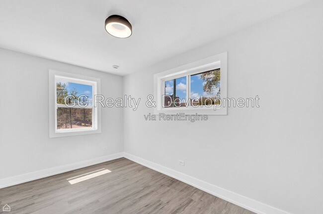 Photo - 2901 N Sacramento Ave Unit 2