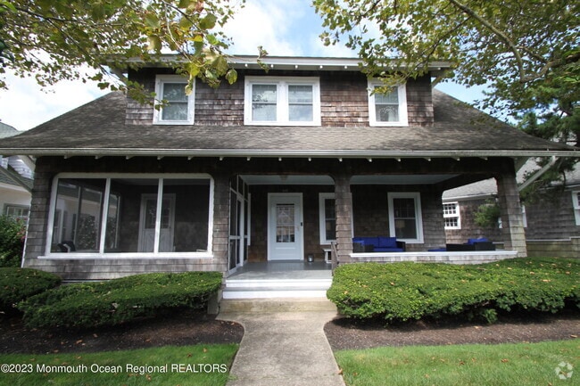 Building Photo - 442 Main Ave Rental