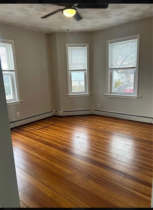 Building Photo - 142 Chestnut Hill Ave Unit Second Floor