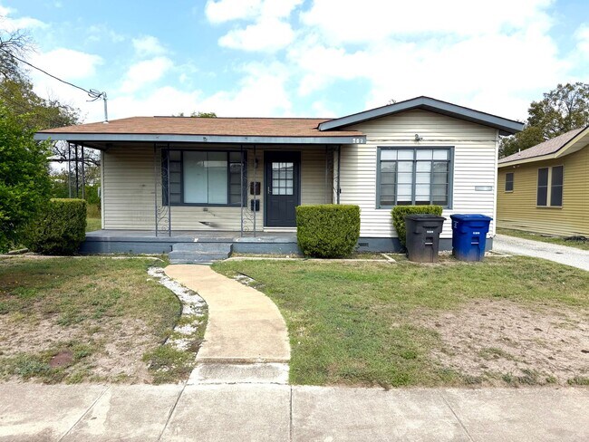 Building Photo - Harding Place Unit 1