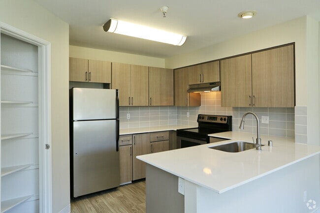 2BR, 2BA - 1,016 SF
