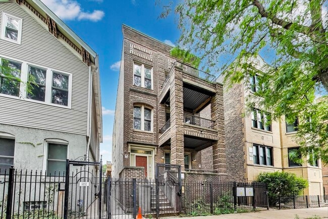 Building Photo - 1914 W Crystal St Unit 1F