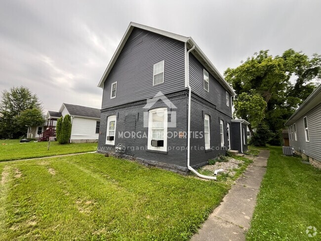 Building Photo - 817 W 11th St Rental