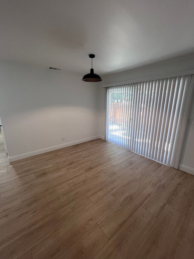 Photo - BEAUTIFULLY REMODELED 3 BEDROOM DUPLEX!!