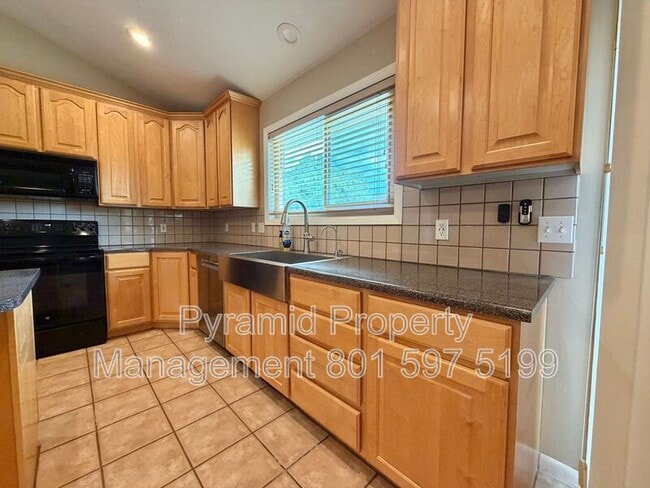 Photo - 961 Golden Pheasant Dr