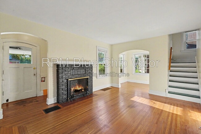 6735 Plainfield Rd