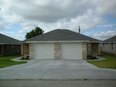 Building Photo - 928 Rosewood Dr Unit A-STILL OCCUPIED BY RESIDENT