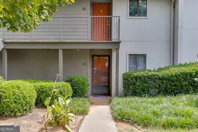 Photo - 33 Finch Trail NE