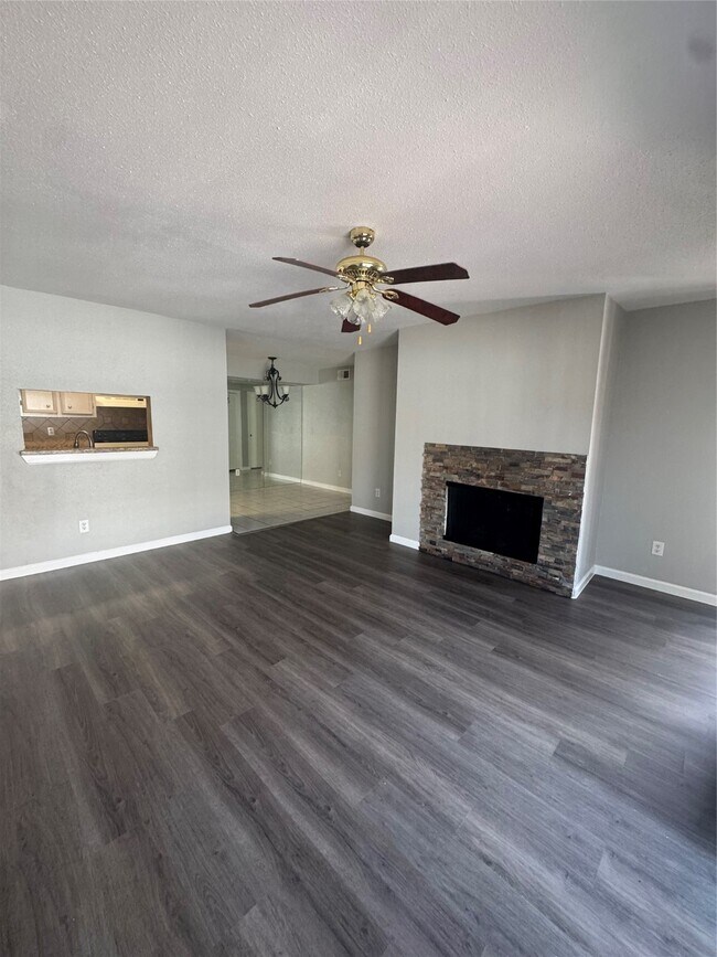 Photo - 9350 Country Creek St