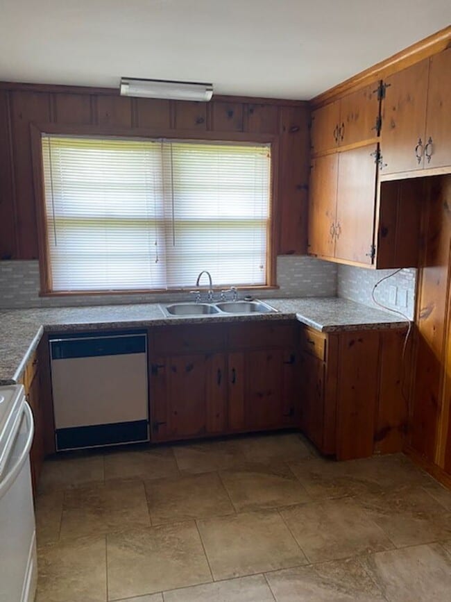 Photo - Renovated 3 Bedroom 3 Bath Home with Gameroom/4th Bedroom for Rent!