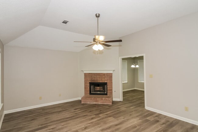 Photo - 1124 Dove Hollow Cir E