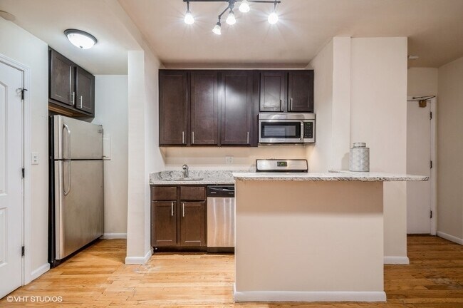 Photo - 1504 N Dearborn Pkwy Unit 203