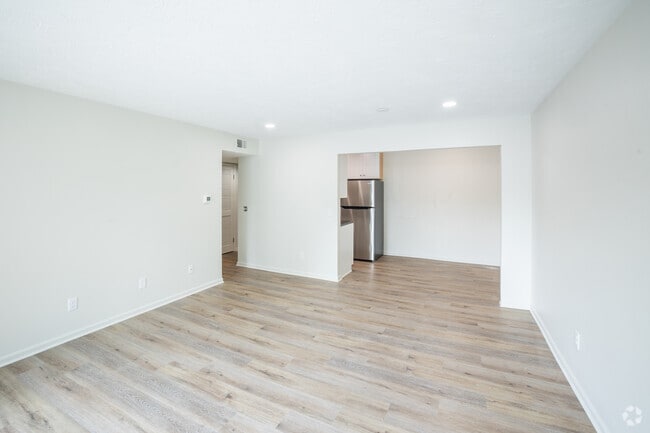 1BR, 1BA - 1,000SF - Living Room