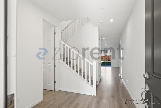 Photo - 861 Pipit St