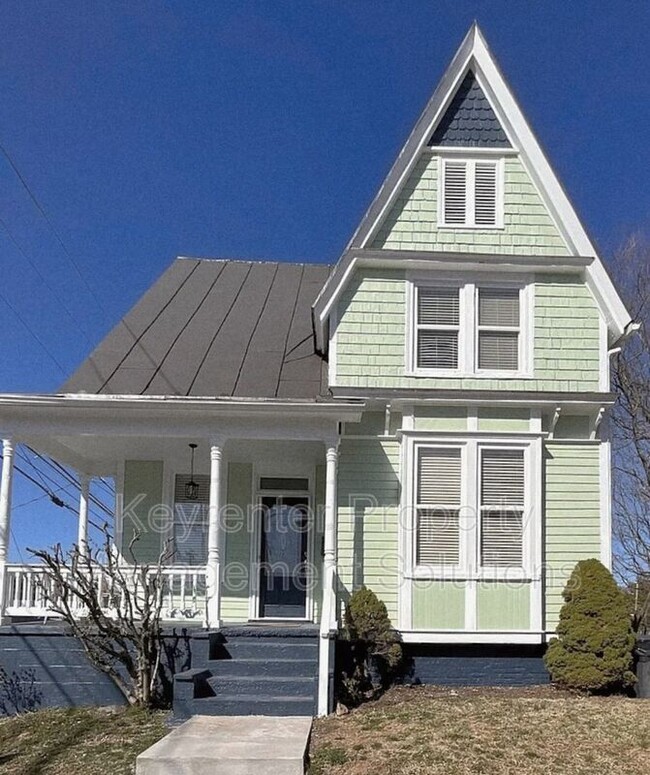 Photo - 608 Winthrop St House